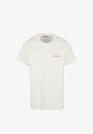 Weißes Baumwoll-T-Shirt mit kurzen Ärmeln, klassischem Rundhalsausschnitt und einem kleinen pinkfarbenen Logo auf der linken Brustseite.