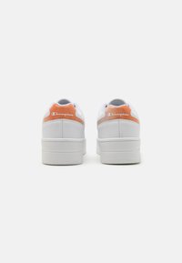 Champion FOUL PLAY PLATFORM  - Ghete baschet - white/rose gold