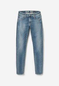 Jean en denim bleu skinny avec un lavage délavé, conception à cinq poches et une ceinture étiquetée "BLUE JOGG." Fabriqué à partir d'un tissu en mélange de coton texturé.