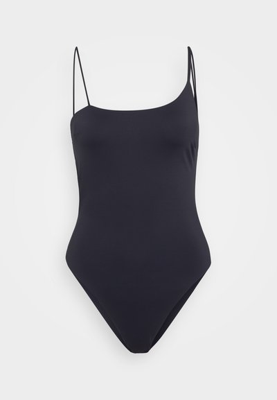 Maillot de bain une pièce noir avec de fines bretelles spaghetti, un décolleté en scoop, des ouvertures de jambe hautes et un tissu lisse et extensible.