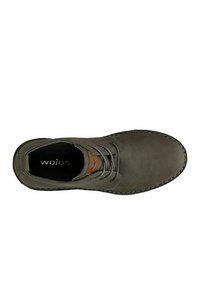 Szare skórzane buty z okrągłym noskiem i wiązanym fasonem. Posiadają tanową akcentację w pobliżu języka oraz przeszycia wzdłuż podeszwy.