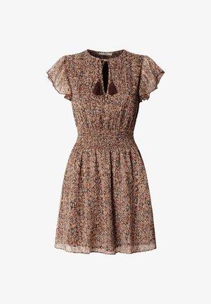 Vestido corto marrón con estampado, mangas con vuelo, escote con abertura y lazadas con borlas, y cintura elástica.