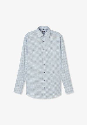Lichtblauw overhemd met lange mouwen, knopen aan de voorkant, voorzien van kleine donkere cirkelvormige patronen en een standaard kraag, plat neergelegd op een witte achtergrond.