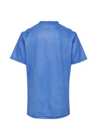 T-shirt de sport bleu à manches courtes avec un subtil motif à rayures ondulées, vu de dos sur fond blanc.
