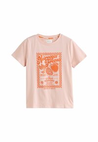 Rosa Baumwoll-T-Shirt mit einem orange-weißen Grafikdesign und kariertem Rand, Text mit der Aufschrift "Naranja Fresca" und Zitruselementen.