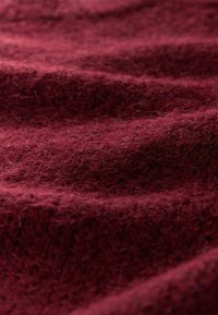 Unselected, burgundy