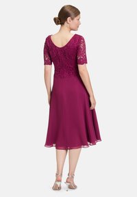 Vera Mont - Sukienka koktajlowa