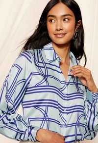 Friends Like These THROUGH-REGULAR FIT - Camicia - blue geo print