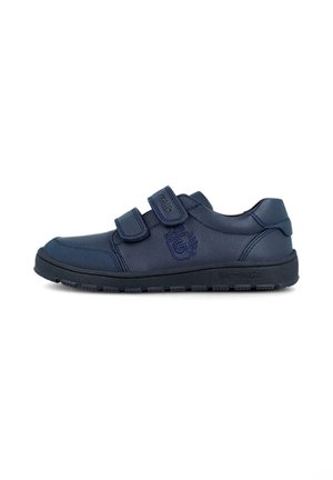 Zapatos de cuero navy con dos correas de Velcro. Presentan una suela texturizada y un logo bordado. Punta redondeada y collar acolchado para mayor comodidad.