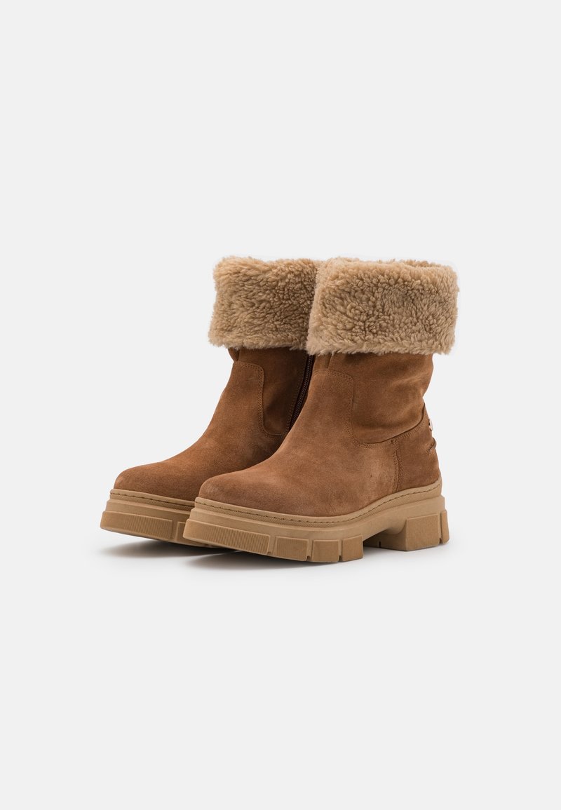 Tommy Hilfiger Winter boots cognac (Pre-owned)