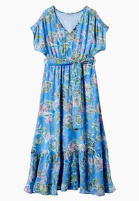 Robe florale bleue avec un décolleté en V, des manches courtes, une ceinture à la taille et un ourlet à volants superposés. Le tissu a une apparence légère et texturée avec des motifs éclatants.