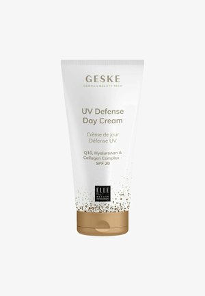 GESKE UV Defense Day Cream i en hvid, klembar tube med gyldne accenter, indeholder SPF 20 og fremhæver Q10, Hyaluronan og Kollagenkompleks.