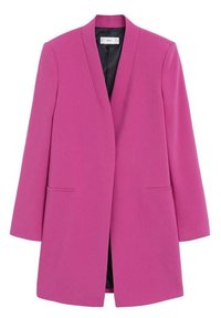 Fuksia bleiseri sileästä kankaasta, jossa on syvä V-pääntie, pitkät hihat ja kaksi etutaskua, suora helma ja ilman kiinnityksiä.