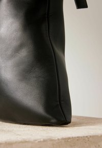 Next REGULAR FIT - Geantă de mână - black