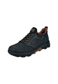 Schwarzer Sportschuh aus synthetischem Material mit braunen Akzenten. Verfügt über ein strukturiertes Obermaterial, eine runde Zehenpartie und eine robuste Außensohle für besseren Halt.