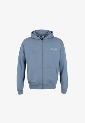 Hanorac albastru cu fermoar, confecționat dintr-un material moale cu o textură ribbed. Dispune de glugă, buzunare frontale și un mic logo imprimat pe piept.