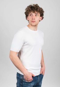 Thumbnail Image 3