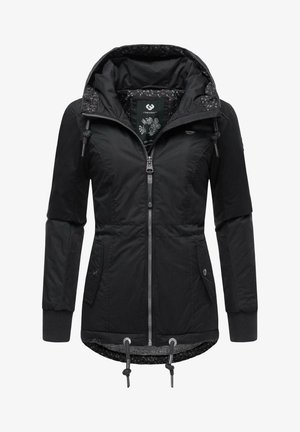 Giacca nera imbottita con chiusura con zip, cappuccio regolabile, due tasche frontali e orlo con cordino. L'interno presenta un rivestimento a fantasia.