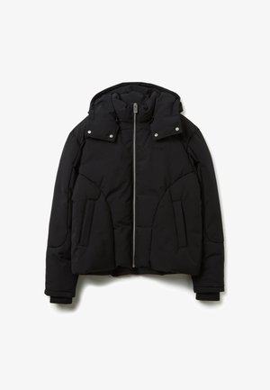 Schwarze Daunenjacke mit Kapuze, Reißverschluss und Druckknöpfen. Verfügt über zwei Seitentaschen und eine gesteppten Textur zur Isolierung.