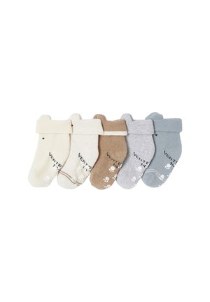 Fünf Paar gefaltete Babysocken in Creme, Beige, Braun, Grau und Blau mit rutschfesten Pfotenabdrücken auf den Sohlen.