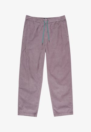 Svetlo fialové kordové nohavice s elastickým pásom, ktoré majú tyrkysový šnúrkový uzáver a rovný strih. Diskrétny pruhovaný vzor po celom obvode.