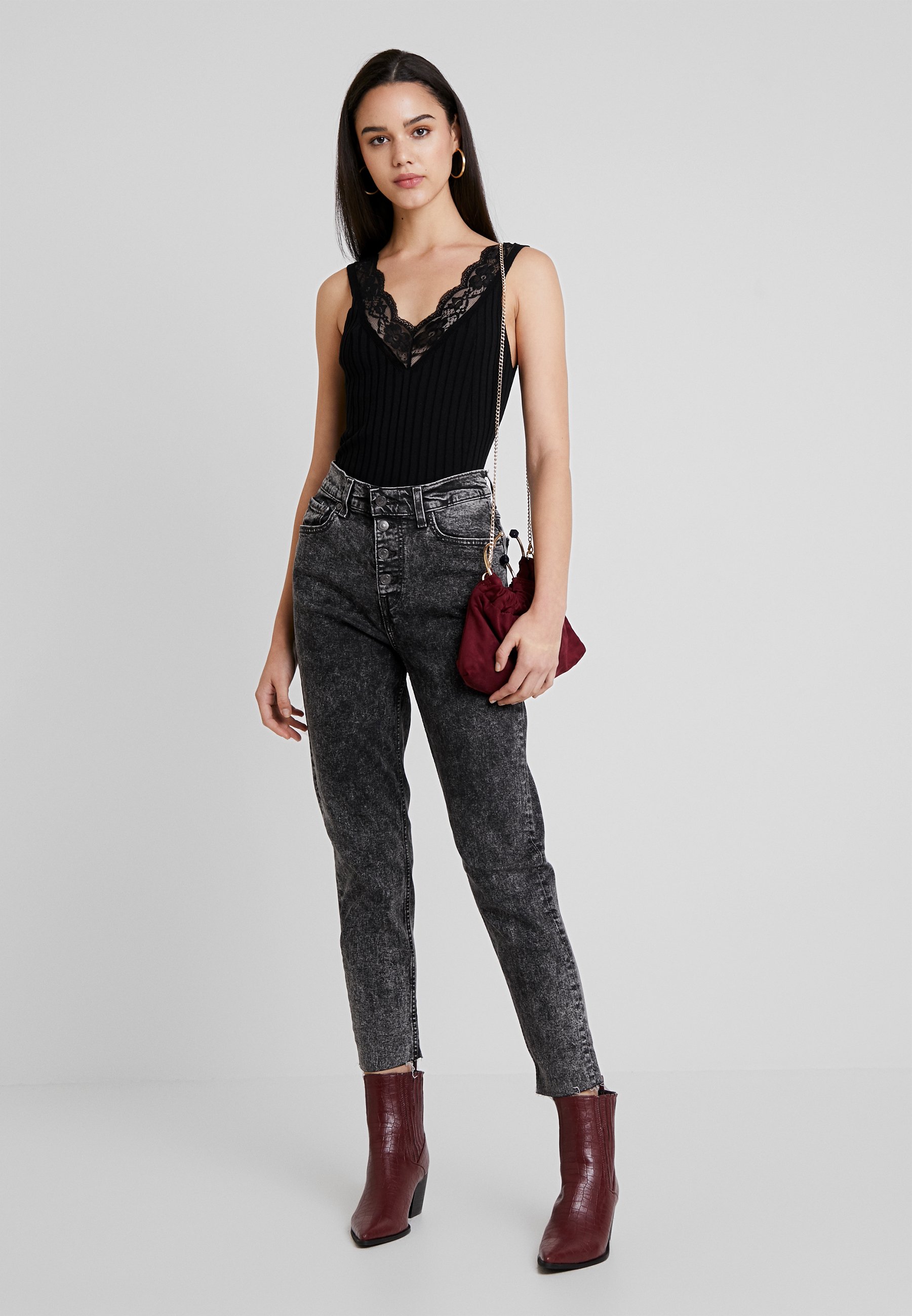 levis exposed button mom jeans