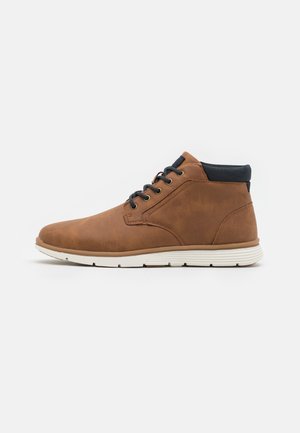 Sportieve veterschoenen - cognac