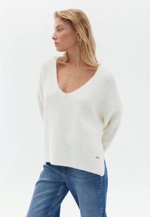 FIGURUMSPIELENDER MIT V-AUSSCHNITT - Strickpullover - ice milk