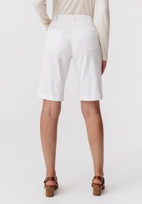 Damart BERMUDA EXTENSIBLE - Shorts vaqueros - white