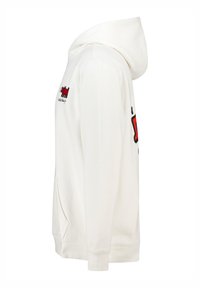 Sudadera blanca con bolsillo tipo canguro, con diseños gráficos en rojo y negro en el frente y la manga. Tejido suave con un corte holgado.