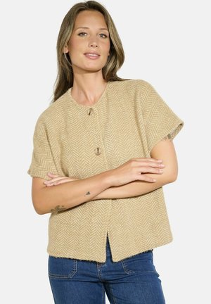 Beige kardigan s krátkým rukávem, se vzorem rybí kosti, se dvěma velkými knoflíky a lehce cropped, boxovým střihem.