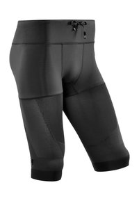 Shorts de sport noirs avec une coupe près du corps, des panneaux texturés, une taille ajustable avec un cordon de serrage, et une longueur mi-mollet.