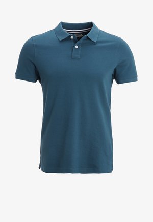 Teal színű pólóing klasszikus gallérral, három gombos záródással, rövid ujjakkal és oldalhasítékokkal az alján a kényelem és a mozgás szabadsága érdekében.