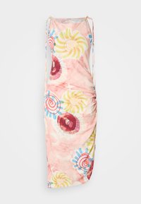 Ermeløs, rynket kjole i myk rosa stoff. Har fargerike spiral- og blomster mønstre i rødt, gult og blått. Justerbare skulderbånd.