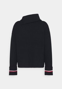 Hladký černý svetr s vysokým límcem a širokými rukávy. Manžety mají barevné pruhy v červené, bílé a modré. Měkká textura.