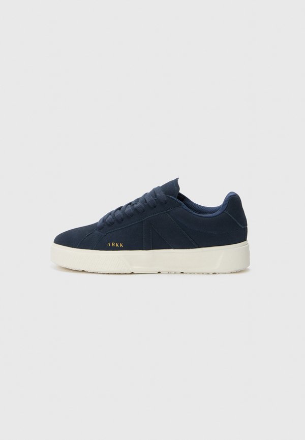 ESSENCE UNISEX - Trainers