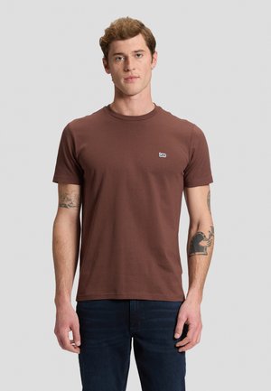 Lee, SS PATCH LOGO TEE - Camiseta básica - shaved chocolate