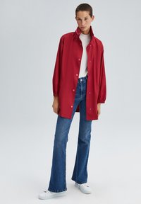 Touché Privé WITH NECKBAND - Cappotto corto - red
