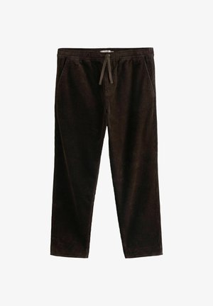 Rudos veliūro kelnės su elastiniu juosmeniu ir priekiniu raišteliu, su šoninėmis kišenėmis ir tiesiomis kojomis, prieš baltą foną.