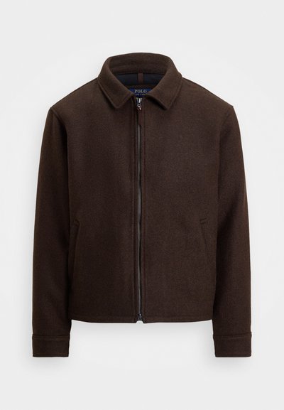 Temno rjav volnen zadrgasti jopič s ovratnikom in dvema stranskima žepoma, prikazan na enostavni svetli podlagi.