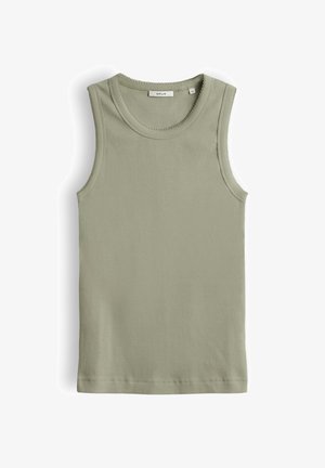 Canotta senza maniche in maglia a coste verde oliva chiaro con scollo rotondo e etichetta del marchio visibile all'interno del colletto.