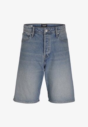 Lyseblå denimshorts med lige snit, fem-lomme design og lukning med metal knap, med subtil falming og frynsete kanter.