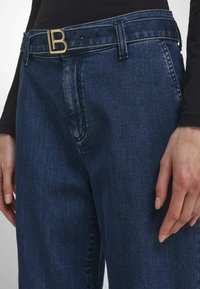Laura Biagiotti Roma Flared Jeans - blue denim