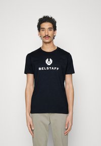 Belstaff - BELSTAFF SIGNATURE - T-Shirt print - dark ink Thumbnail-Bild 1