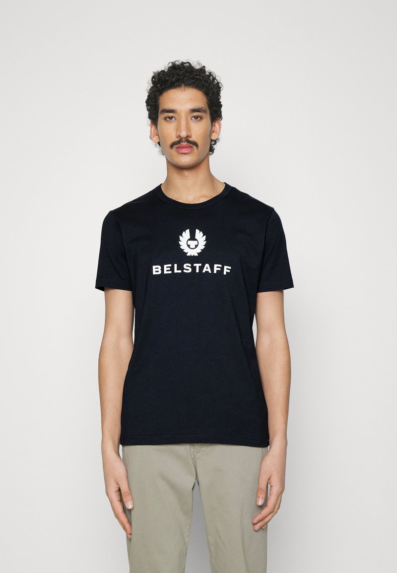 Belstaff - BELSTAFF SIGNATURE - T-Shirt print - dark ink, Vergrößern