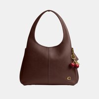 Borsa a tracolla in pelle marrone con logo "C" dorato e ciondolo a forma di ciliegia dorato e rosso sul lato.