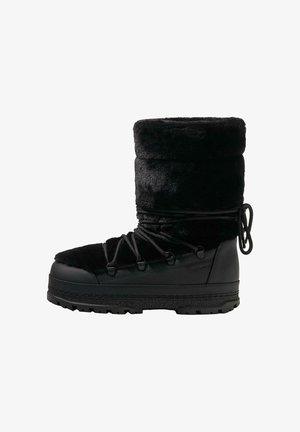 Fekete téli csizma plüss anyagú felsőrésszel, gumitalppal és fűzős rendszerrel az állítható illeszkedésért. Hajtható szegélye további meleget biztosít.