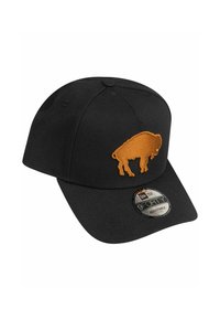 Cappello nero con cinturino regolabile, con un design ricamato di bisonte arancione sulla parte anteriore. Realizzato in tessuto resistente con un visiera curva.