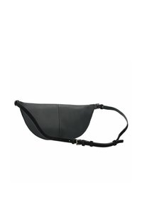 Borsa in pelle nera con design semicurvo, tracolla regolabile e superficie liscia. Presenta un sottile dettaglio di cucitura sulla parte anteriore.