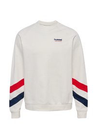 Witte crewneck sweatshirt met rode en marineblauwe diagonale strepen op de mouwen en het logo "hummel SPORTSWEAR" op de borst.